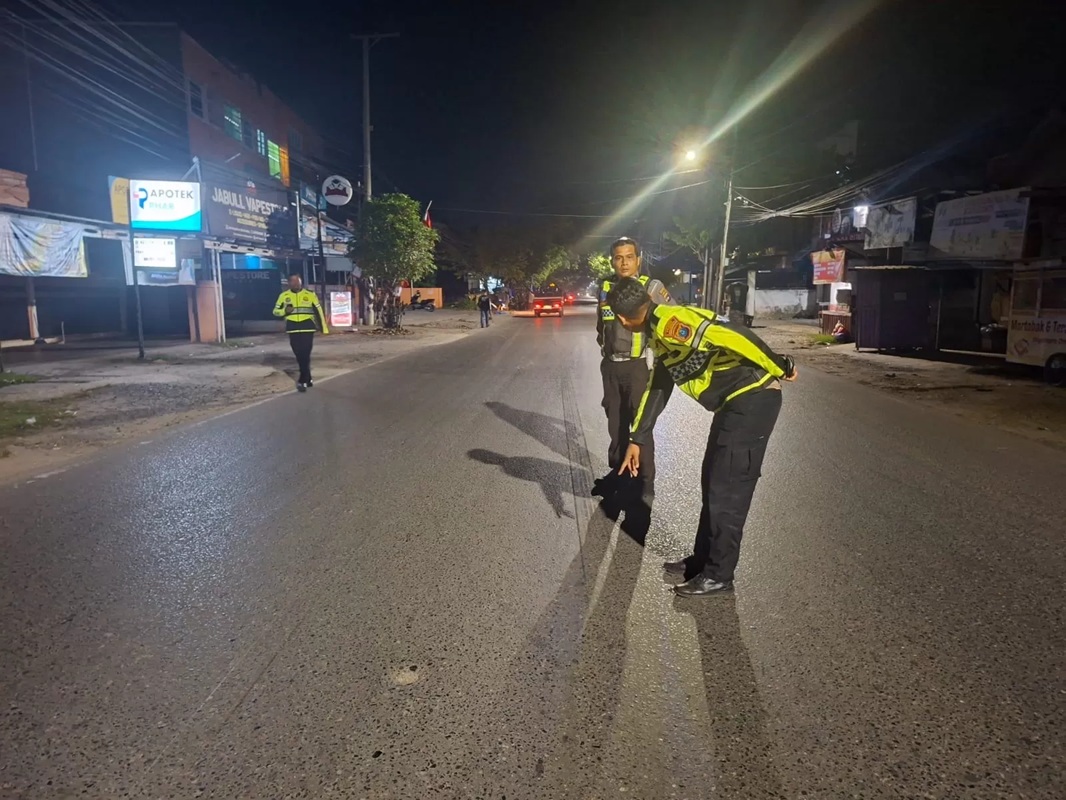 Satlantas Polresta Banjarmasin melakukan olah TKP di Jalan Pramuka. (Satlantas Polresta Banjarmasin untuk Radar Banjarmasin)
