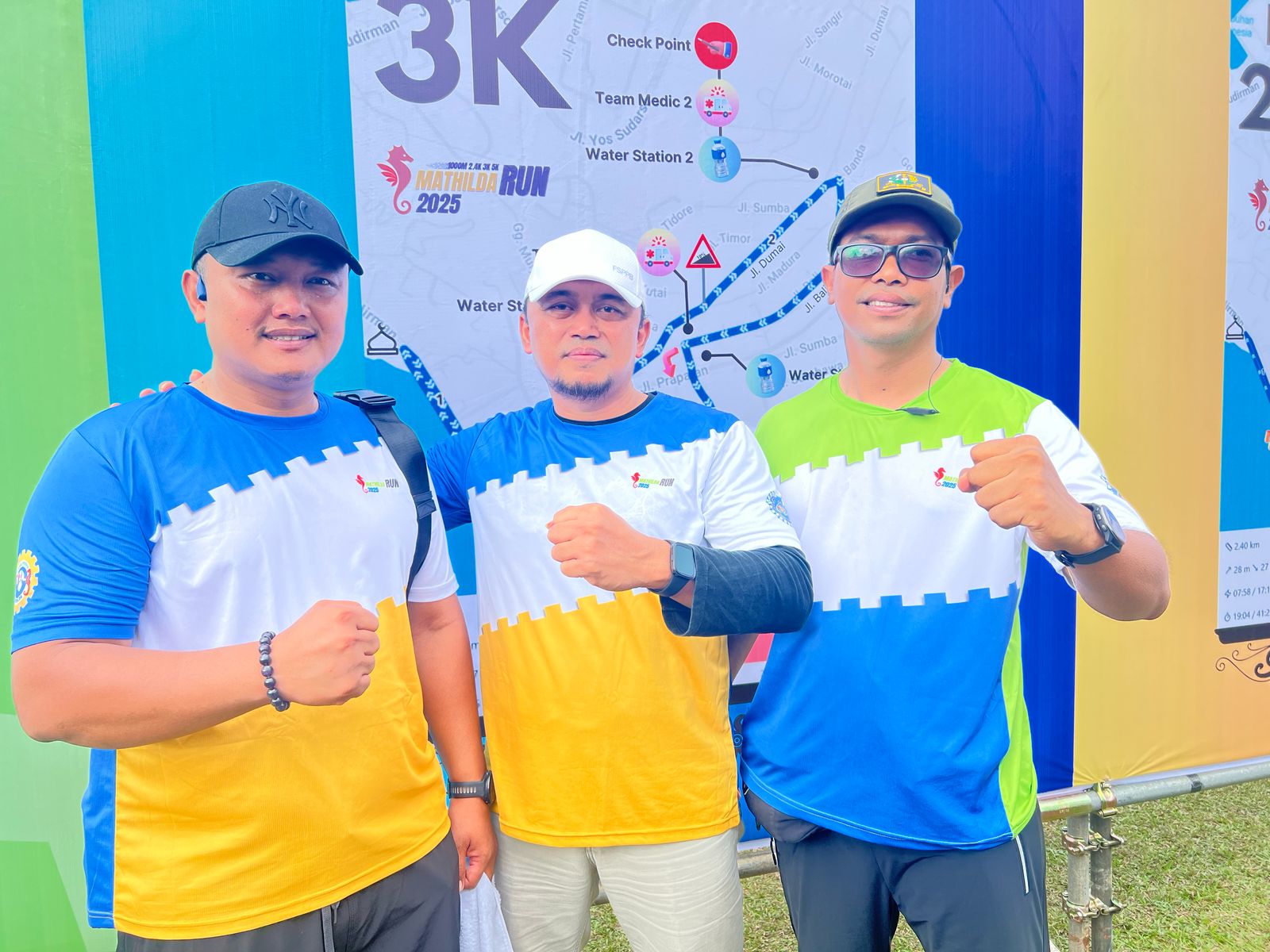 Ketua SP Mathilda, Saptono Nugroho (tengah) didampingi Sekjen SP Mathilda Balikpapan Sugirianto dan Panitia Pelaksana Ale (kanan).