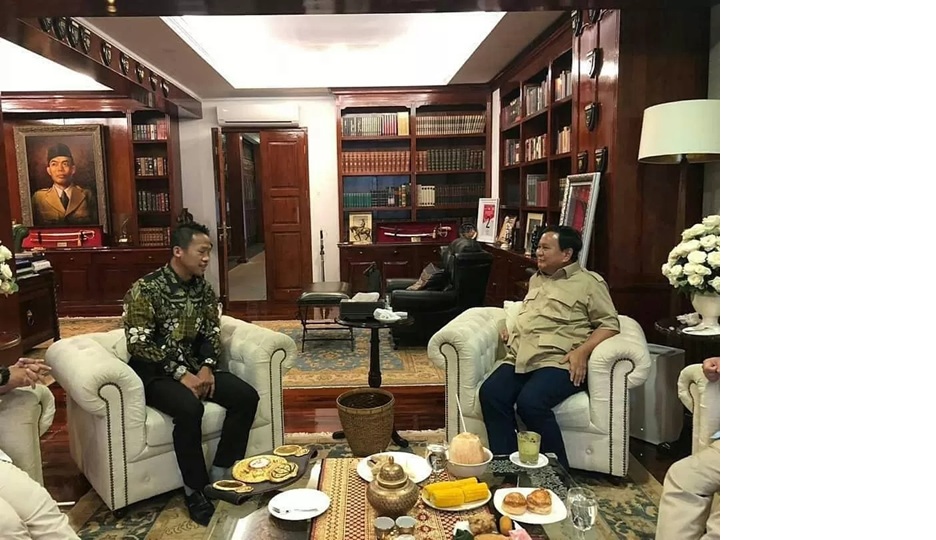 BERTEMU PRESIDEN: Daud Yordan, petinju kebanggaan Kalimantan Barat, yang sekaligus Anggota DPD RI, saat bertemu Presiden Prabowo.