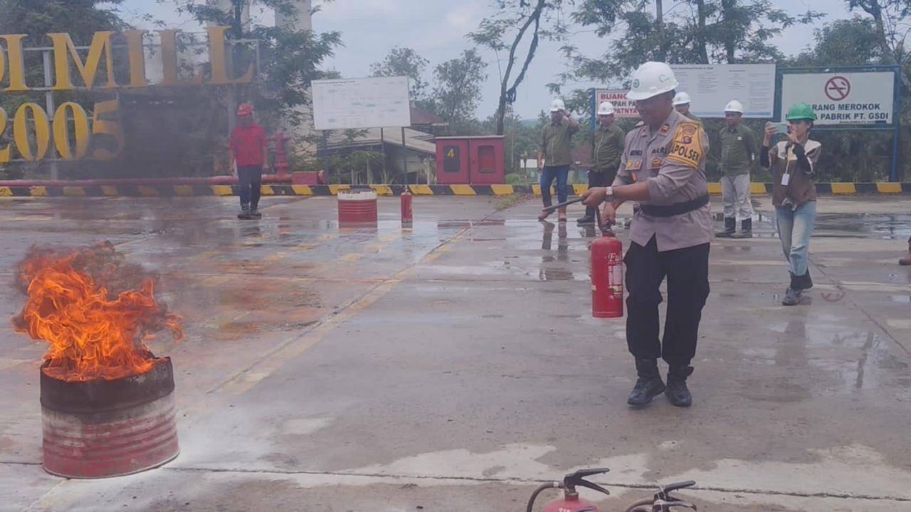 ANTISIPASI: Manajemen PT GSDI-PT GSYM bersama Polsek Pangkalan Banteng, Kabupaten Kotawaringin Barat, Provinsi Kalteng, menggelar validasi dan apel kesiapsiagaan TKTD, Rabu, 6 Agustus 2025.