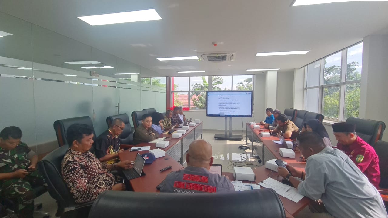 Suasana rapat mediasi konflik agraria Desa Long Beleh Modang, Kembang Janggut yang difasilitasi Pemkab Kukar (Istimewa)