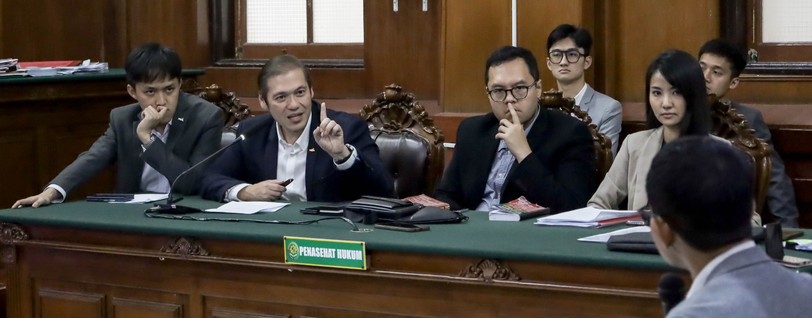 PERTANYAAN: EL Sajogo (dua kiri), pengacara PT Jawa Pos, dalam sidang di Pengadilan Negeri Surabaya, Jatim, Rabu, 13 Agustus 2025.