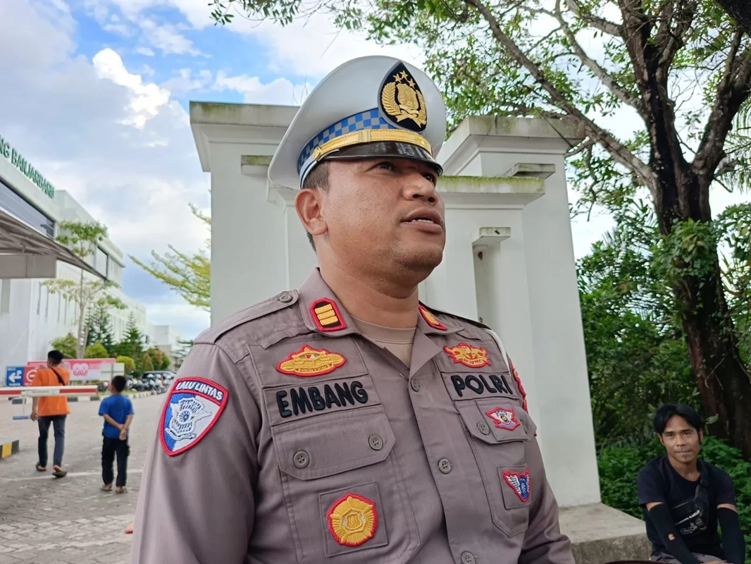 Kasatlantas Polres Banjarbaru, AKP Embang Pramono mengungkapkan kronologi kecelakaan kontainer. (Sheilla /Radar Banjarmasin)