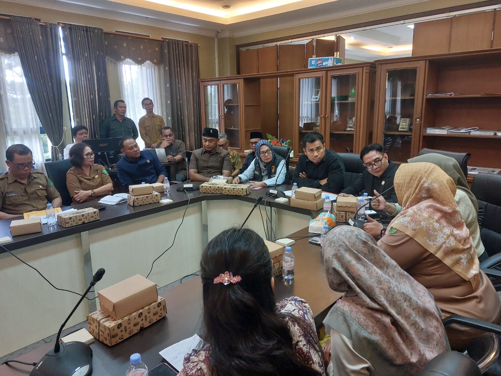 Rapat dengar pendapat Komisi IV DPRD Kukar bersama pihak terkait mengenai pencabulan di Ponpes Tenggarong Seberang (Elmo/Prokal.co)
