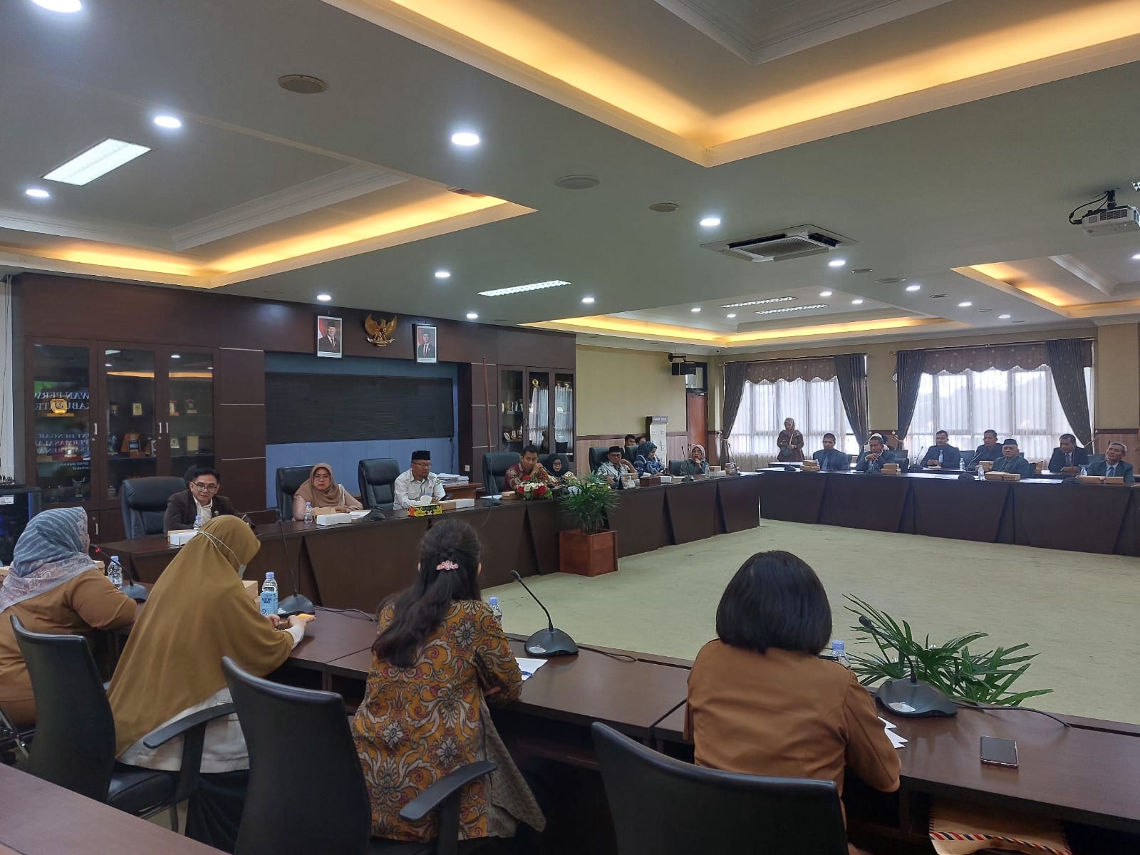 BERLANJUT: Rapat dengar pendapat Komisi IV, DPRD Kukar dengan pengurus ponpes, Selasa, 26 Agustus 2025.