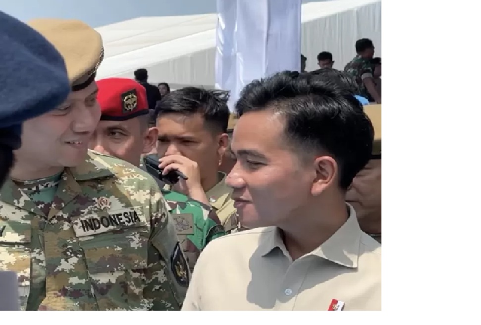 Wapres Gibran Rakabuming Raka berbincang dengan Menko AYH. (Tangkapan Layar Instagram AHY)