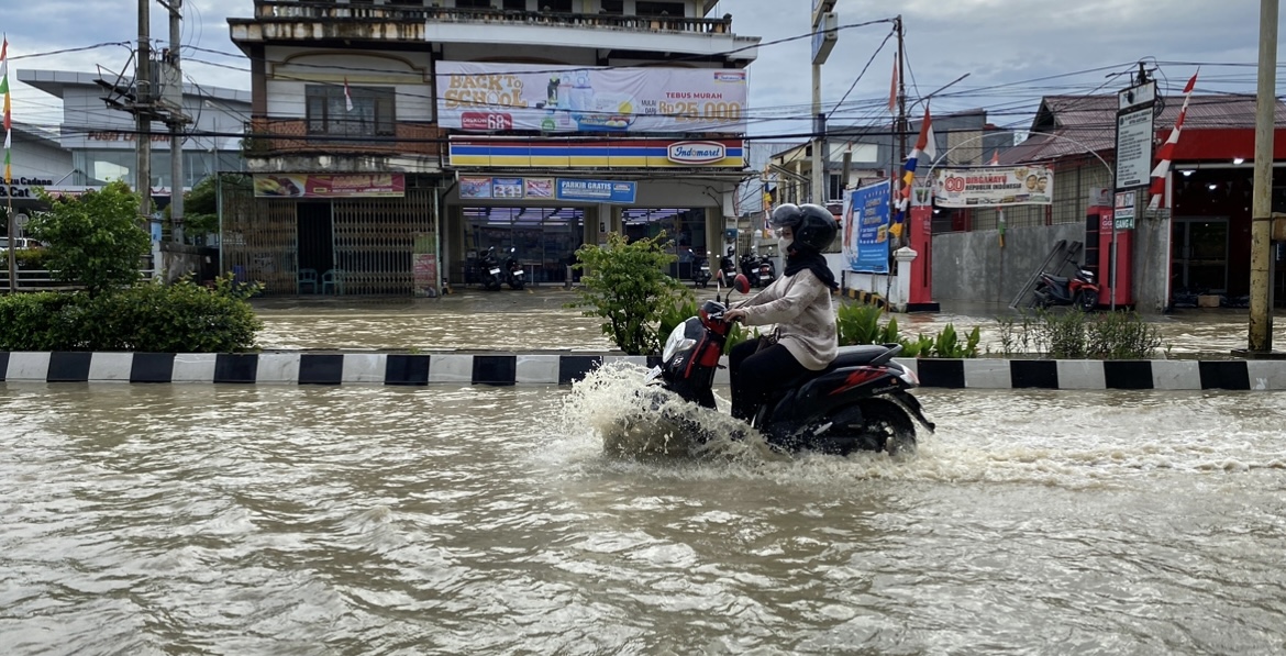 MASIH BERPOTENSI: Jalan P Antasari, Kecamatan Samarinda Ulu, menjadi salah satu titik langganan banjir yang perlu diwaspadai menghadapi potensi curah hujan yang meningkat belakangan ini.