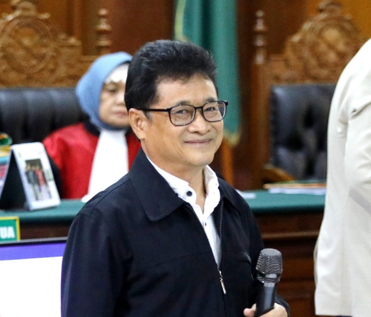 BERI KETERANGAN: Suhardo Basuki, mantan wakil direktur keuangan PT Jawa Pos Holding.