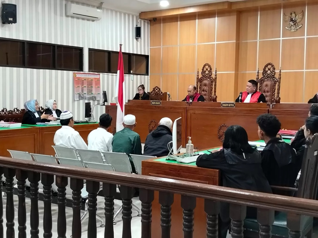 Empat terdakwa dalam perkara korupsi penyertaan modal di PT BKS diperiksa di Pengadilan Tipikor Samarinda, Kamis (11/9/2025). (BAYU/KP)