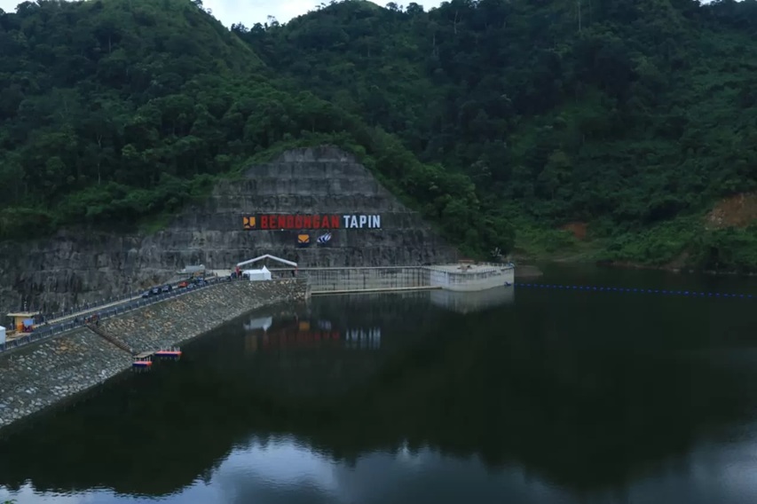 Sejak diresmikan oleh Presiden ke 7 RI Joko Widodo, Bendungan Tapin masih belum bermanfaat untuk masyarakat setempat. (Foto: Rasidi Fadli/Radar Banjarmasin)
