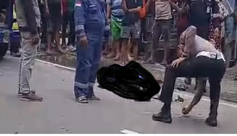Polisi melakukan olah TKP.