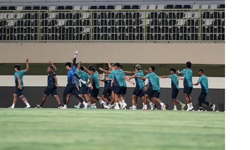 Pemain Persiba latihan.