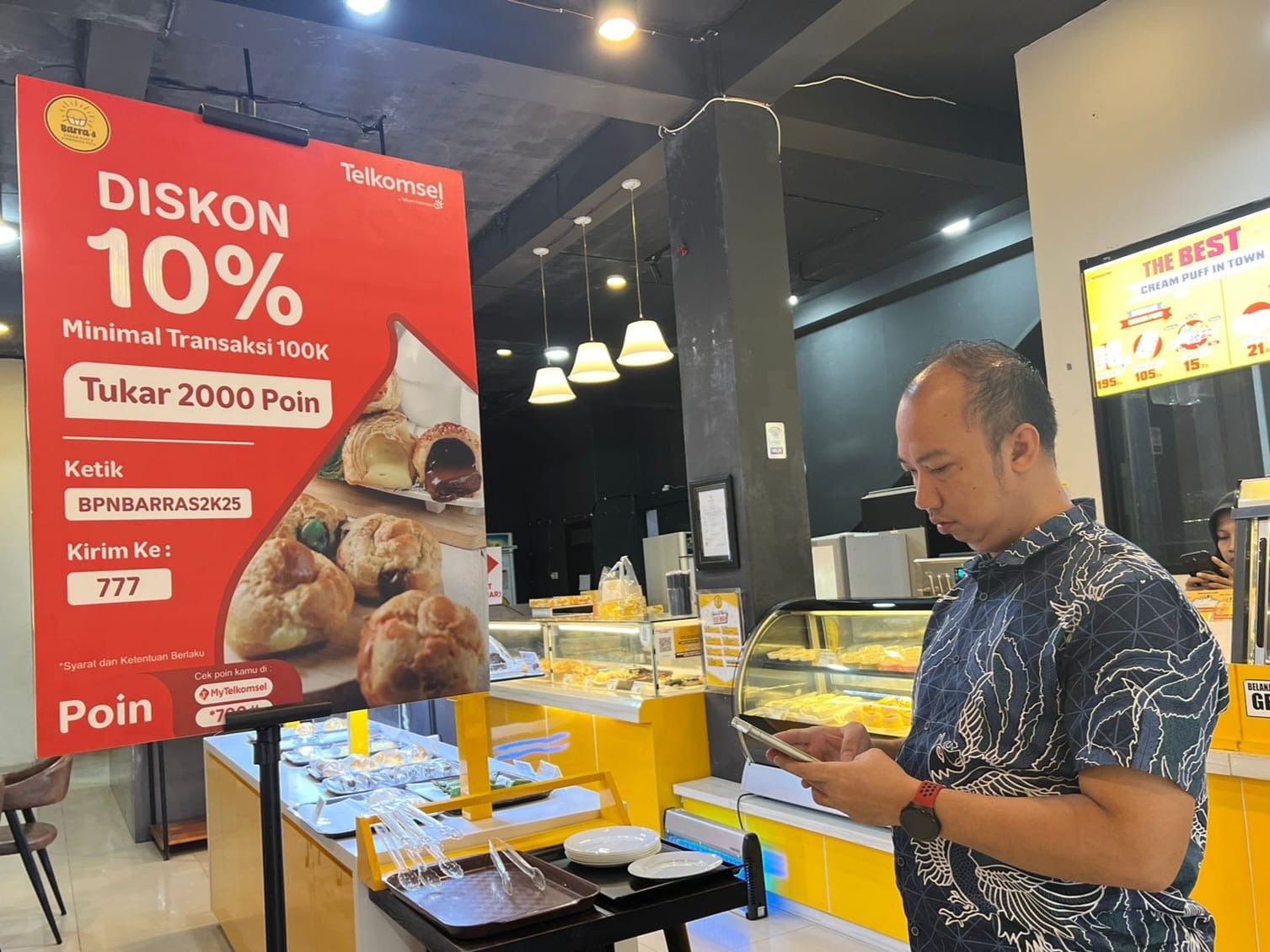 JANGAN LEWATKAN: Telkomsel menghadirkan program loyalitas melalui penukaran Poin Telkomsel di sejumlah lokasi di Kota Balikpapan.