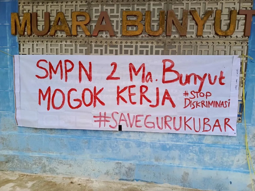 MOGOK MENGAJAR: Aksi mogok di sejumlah sekolah dengan pemasangan tulisan kritikan tajam terpampang di beberapa sekolah.