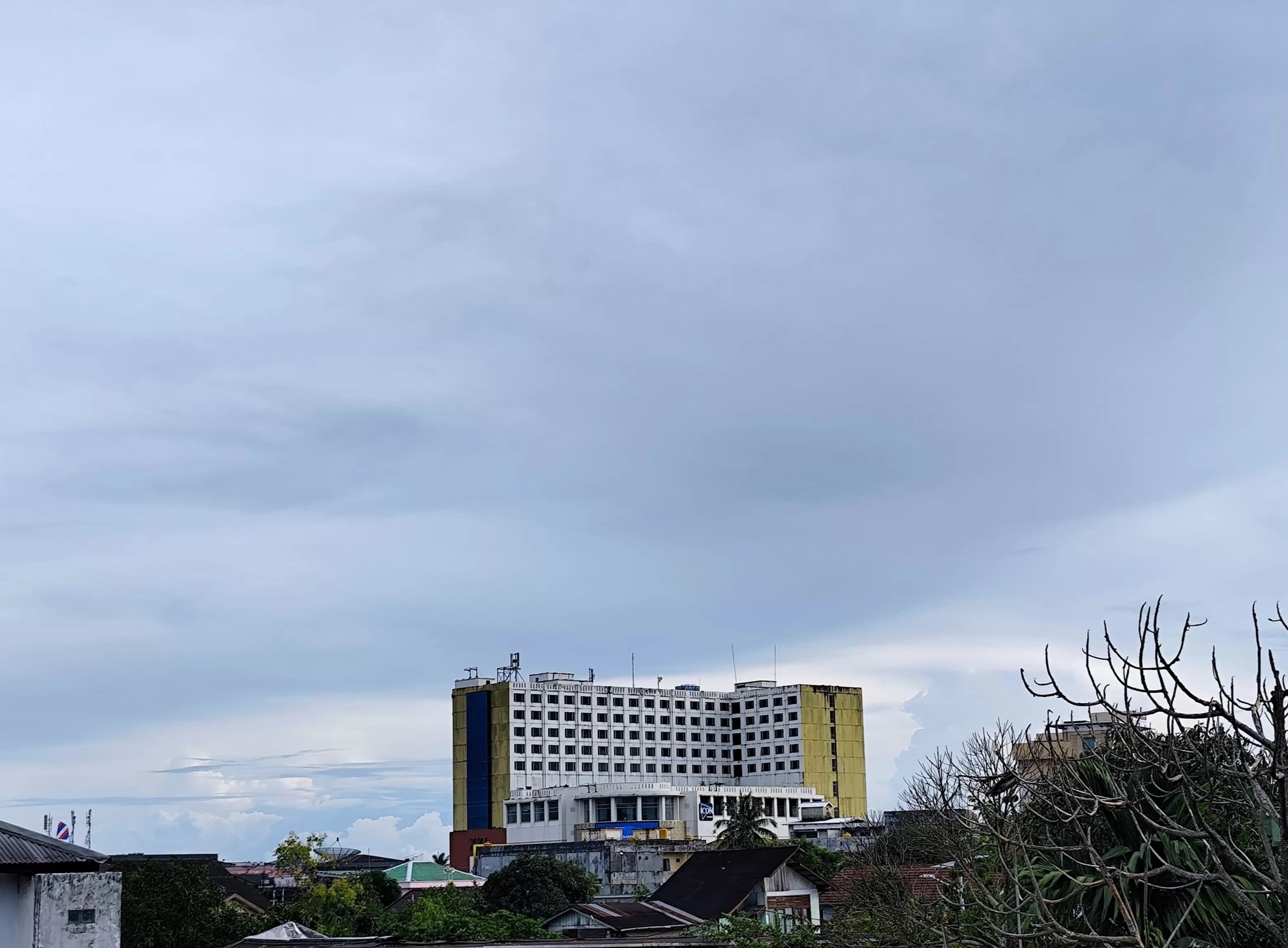 Peringatan cuaca di wilayah Kaltara hujan sedang hingga lebat dan angin kencang