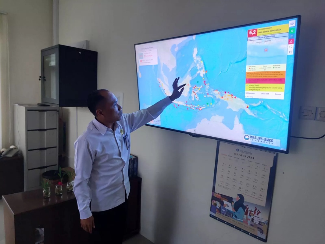 Kepala BMKG Tarakan Muhammad Sulam Khilmi memberikan penjelasan peringatan dini cuaca ekstrem untuk Kaltara. (HRK)