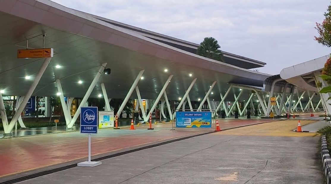 Bandara APT Pranoto.