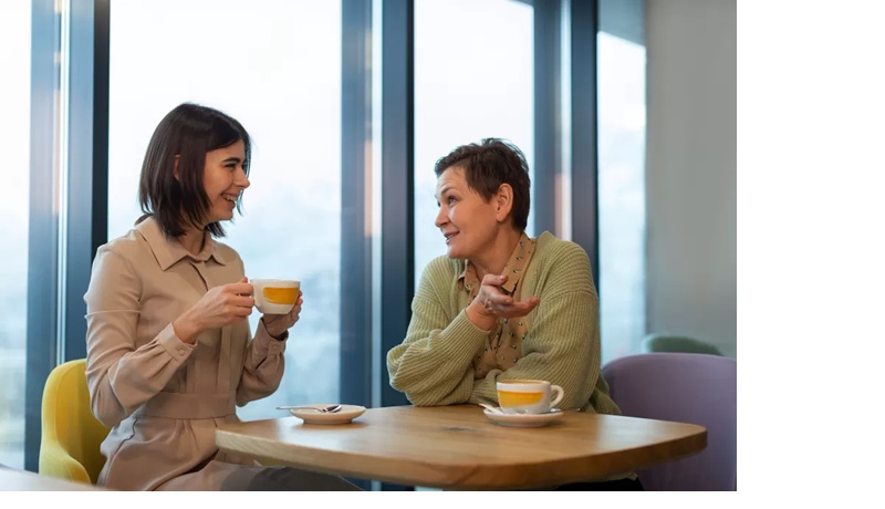 Orang tua dan anak yang sudah dewasa.