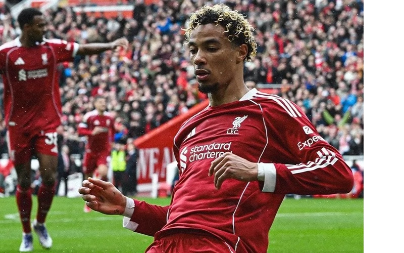 Hugo Ekitike merayakan gol kemenangan Liverpool atas Everton di Derby Merseyside di Anfield. (@liverpoolfc)