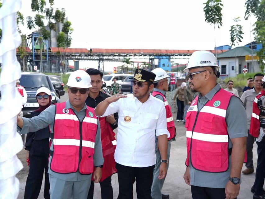 Gubernur Kaltim Dr H Rudy Mas&rsquo;ud kunker ke wilayah Selatan. Perusahaan pertambangan diingatkan agar membantu pemerintah mengurangi kesenjangan sosial. (AHMAD RIYANDI/ADPIMPROV KALTIM)