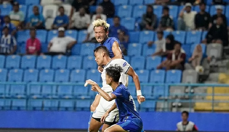 Adu duel udara di Stadion Batakan dalam laga penuh drama yang berakhir 3-2.