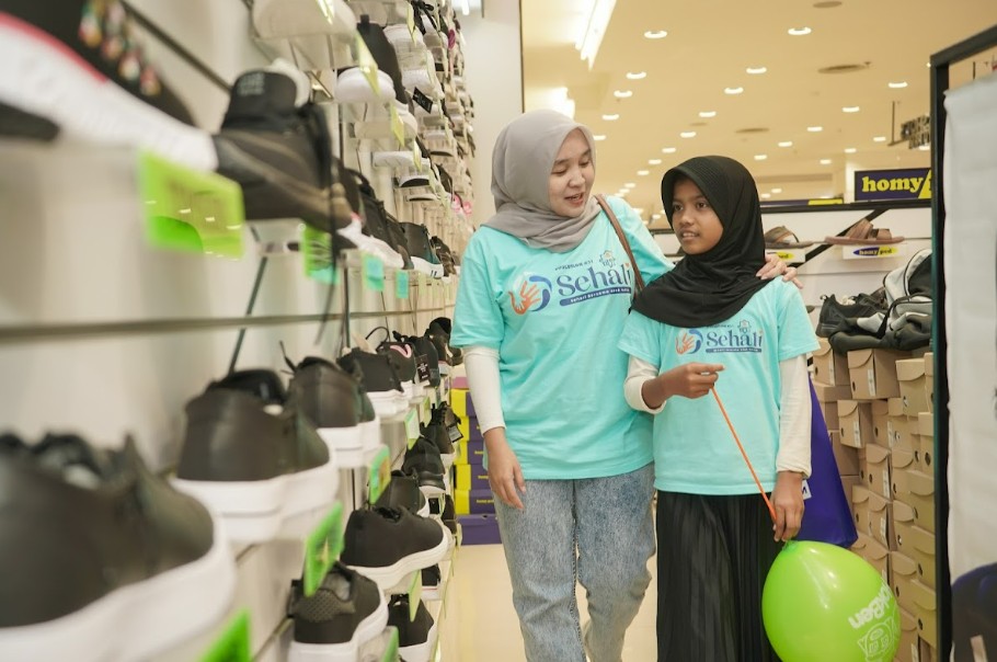 Setiap karyawan PKT diberi kesempatan mendampingi satu anak secara penuh, membimbing, menemani, hingga merasakan pengalaman layaknya keluarga.