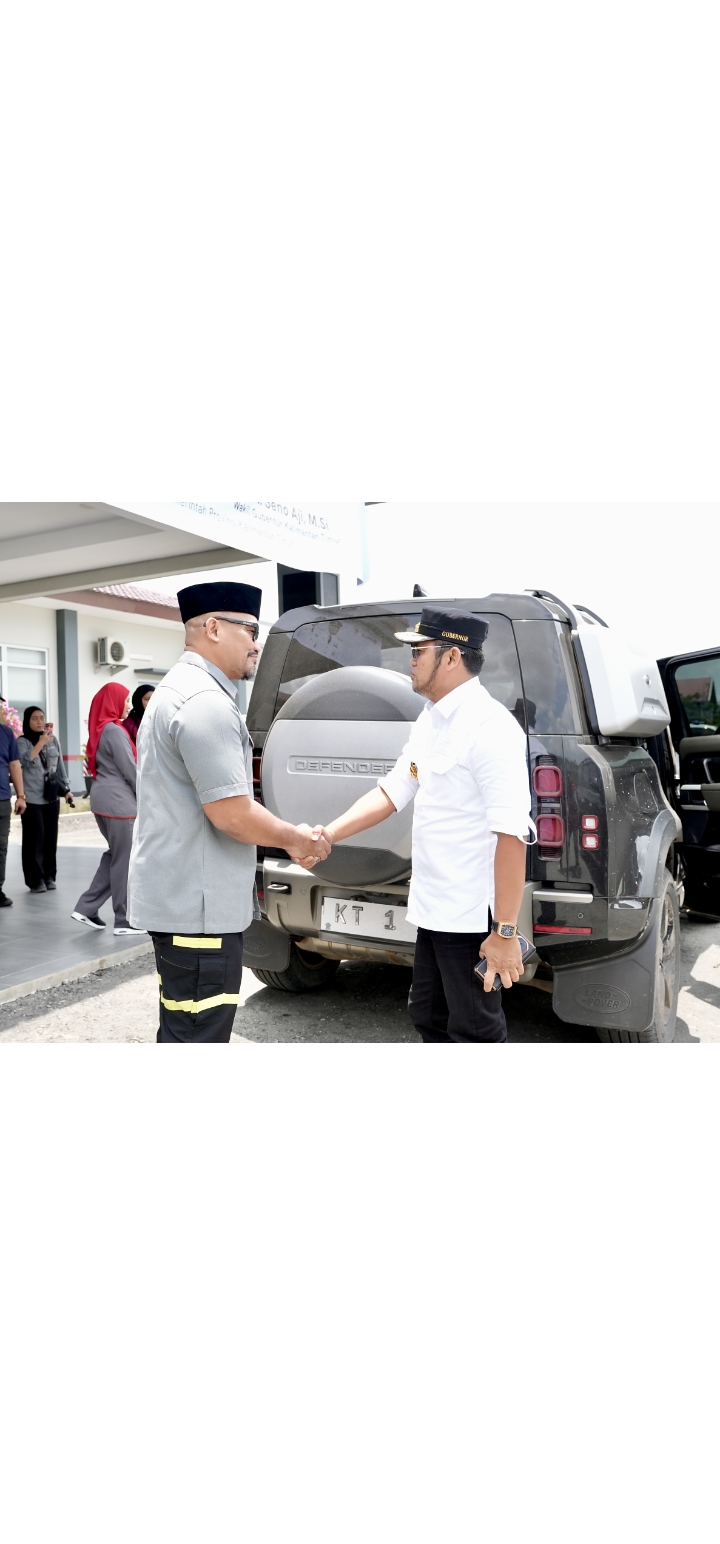 Direktur Utama Kideco, M. Kurnia Ariawan sambut kedatangan Gubernur Kaltim, H. Rudy Masud