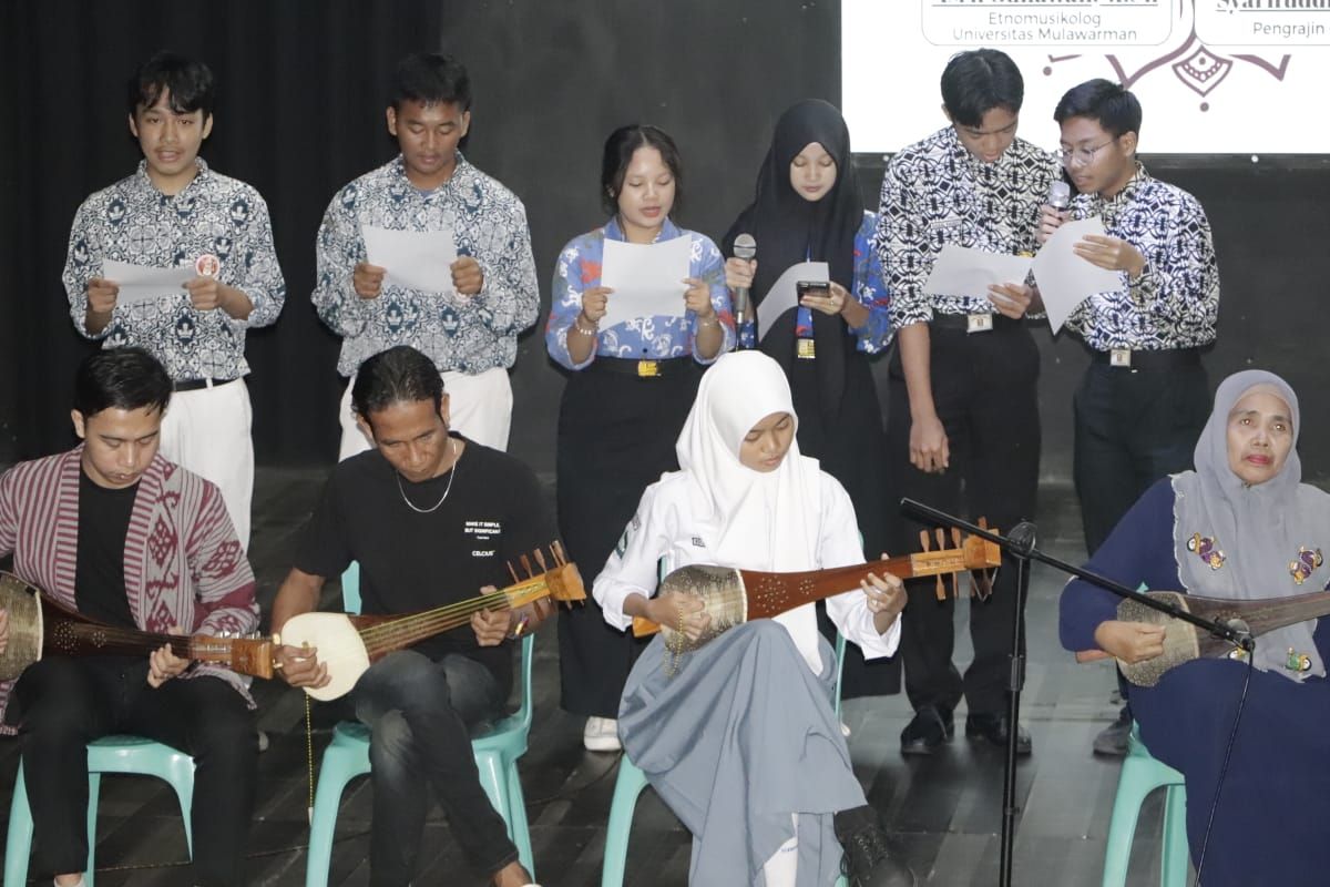 Peserta belajar gambus garapan Disdikbud Kaltim.