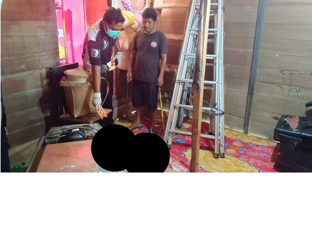 Aparat kepolisian saat melakukan olah TKP pembunuhan pemilik salon di Rantau Pulut, Seruyan, Kalteng, Rabu (24/9/2025)