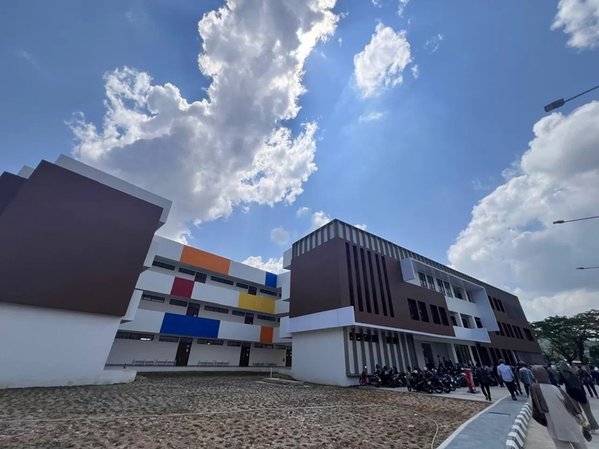 SUDAH BELAJAR. Bangunan Sekolah Terpadu di Jalan Jakarta, Loa Bakung. (MELI/SAPOS)