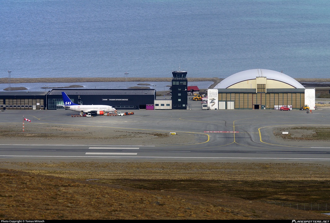 Bandara Svalbard, Longyear