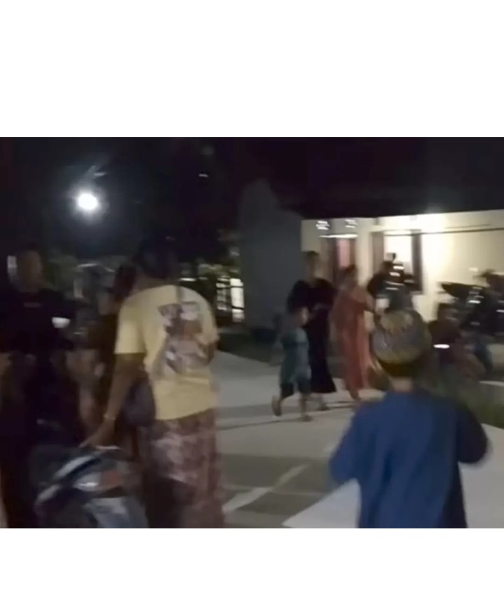 Tangkapan layar dari video rekaman, warga Antang Barat, Kelurahan Sawahan, Kecamatan Mentawa Baru Ketapang, heboh isu penanpakan kuyang, Kamis malam (25/9/2025)