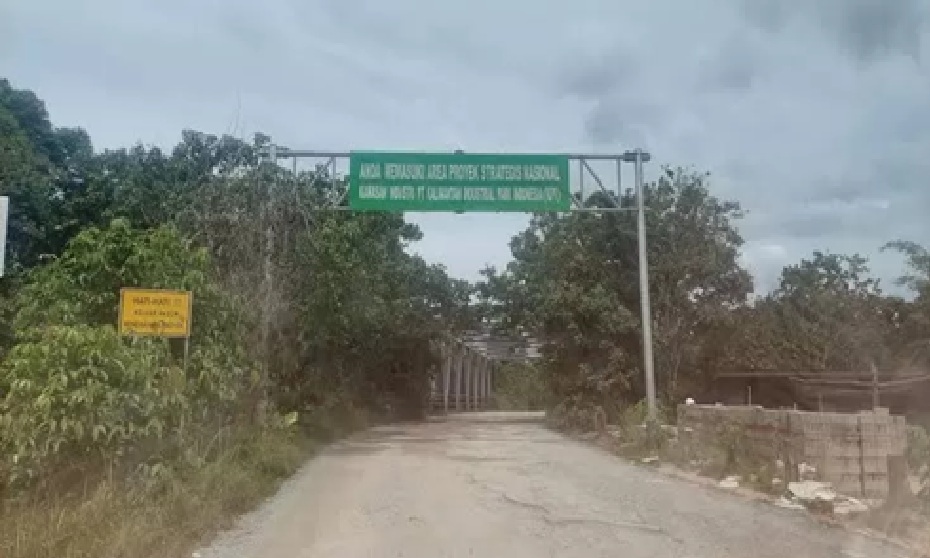 Gapura masuk ke dalam KIHI Tanah Kuning-Mangkupadi.