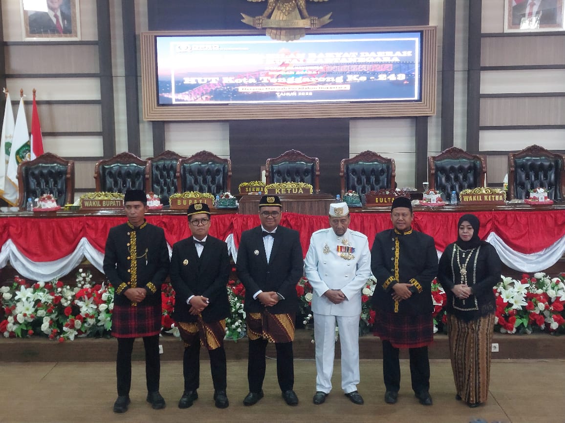 Rapat paripurna HUT ke-243 Kecamatan Tenggarong di Ruang Sidang Utama DPRD Kukar (Elmo/Prokal.co)
