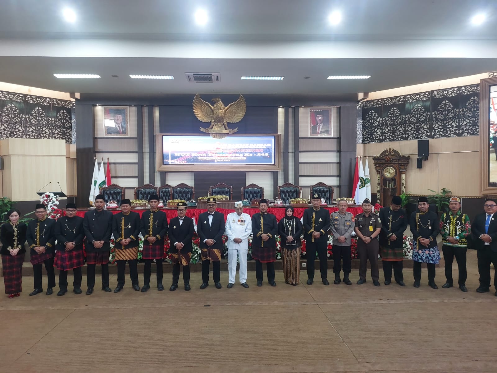 Rapat paripurna HUT ke-243 Kecamatan Tenggarong di Ruang Sidang Utama DPRD Kukar (Elmo/Prokal.co)