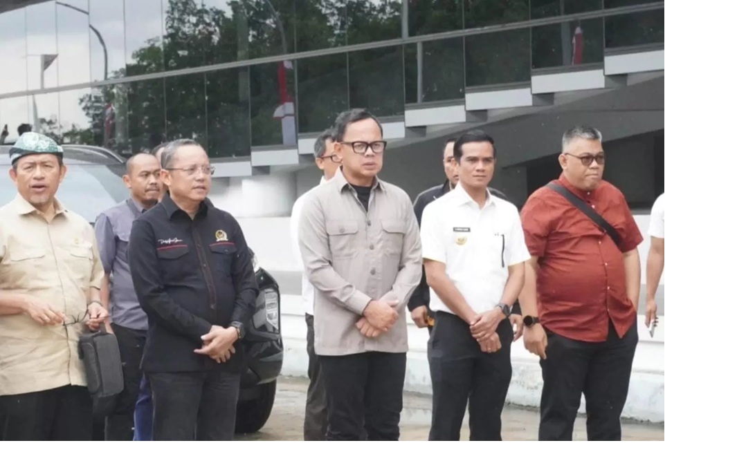 Komisi II DPR dan Wamendagri meninjau PLBN Sebatik.