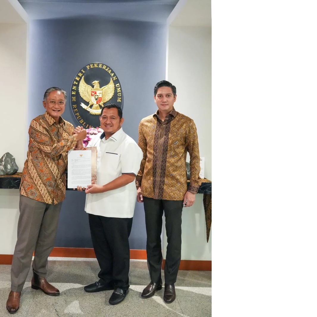 PROYEK STRATEGIS: Bupati PPU bersama Menteri PU Dody Hanggodo didampingi Anggota DPR RI Dapil Kaltim Budi Satrio Djiwandono.