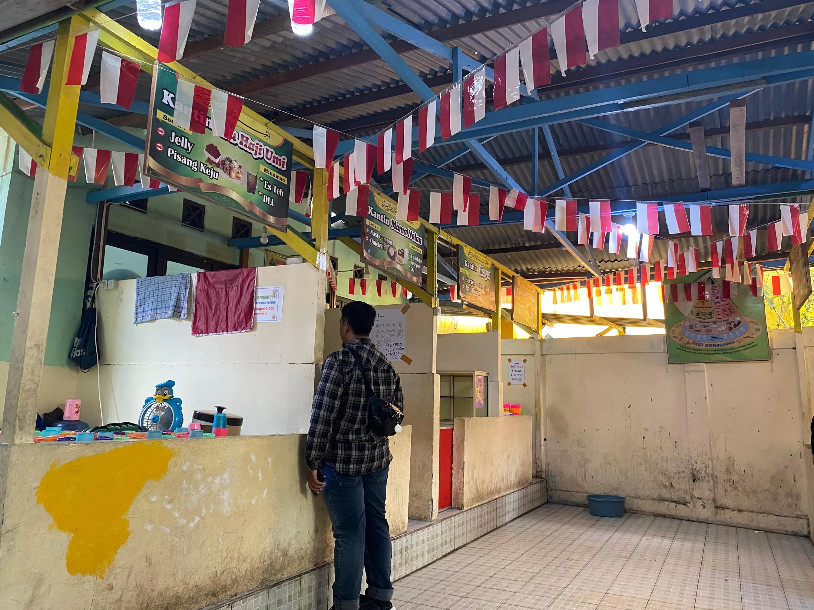 Kondisi kantin sehat SDN 015 Balikpapan Selatan terlihat sepi. (Arif Fadillah)