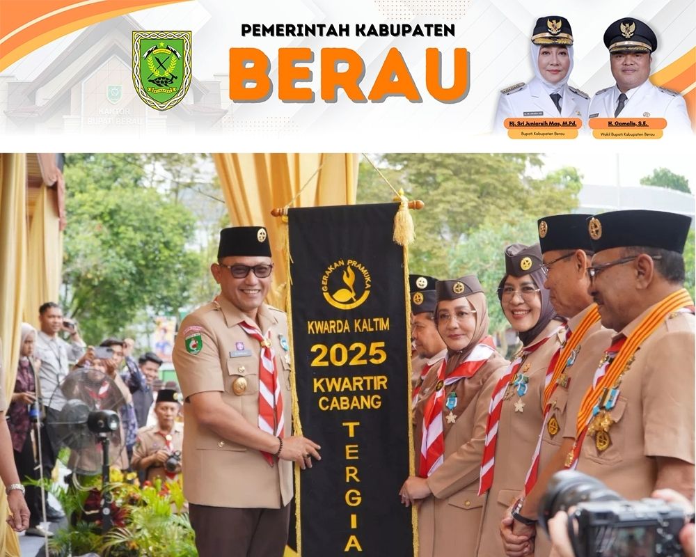 TERGIAT KALTIM: Berau menerima penghargaan Peringkat Ketiga Tergiat yang diserahkan Wagub Kaltim, Seno Aji, kepada Bupati Berau, Sri Juniarsih Mas.