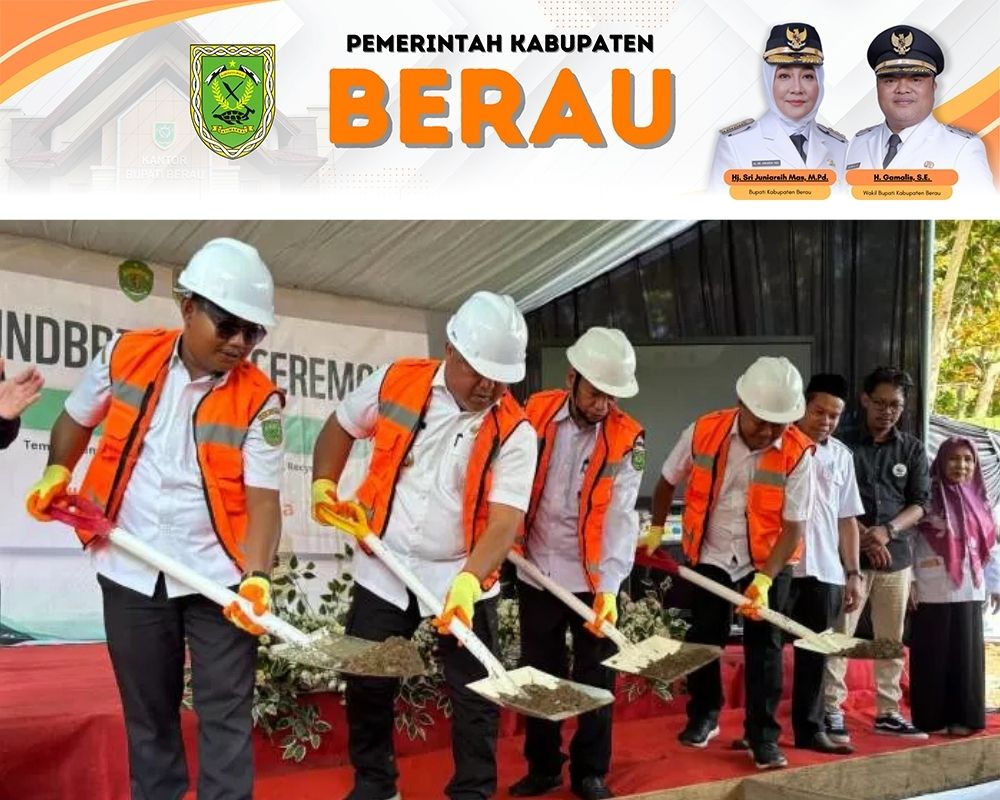 DIMULAI: Wakil Bupati Berau, Gamalis, saat melakukan peletakan batu pertama pembangunan TPS3R di Pulau Derawan.