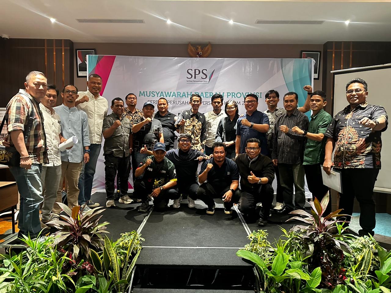 AKLAMASI: Ajid Kurniawan (berdiri, delapan kanan) usai Musdaprovlub SPS Kaltim, Sabtu, 11 Oktober 2025.