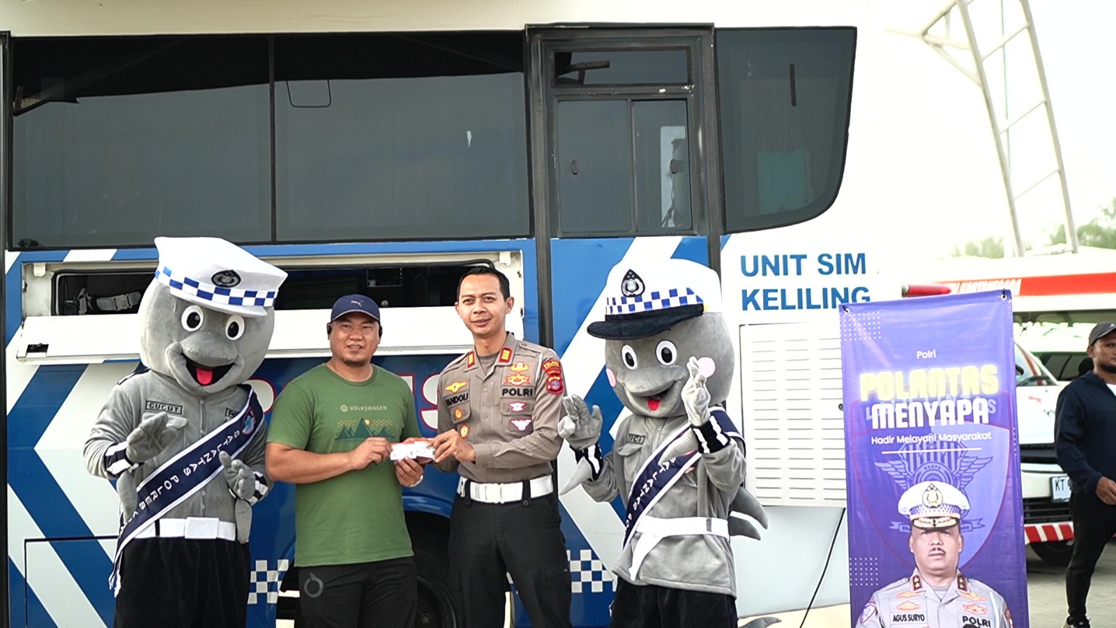 Pelayanan SIM Keliling saat CFD Tenggarong, sekaligus pengenalan maskot Satlantas Polres Kukar, PESATA (Ist/Satlantas Polres Kukar)