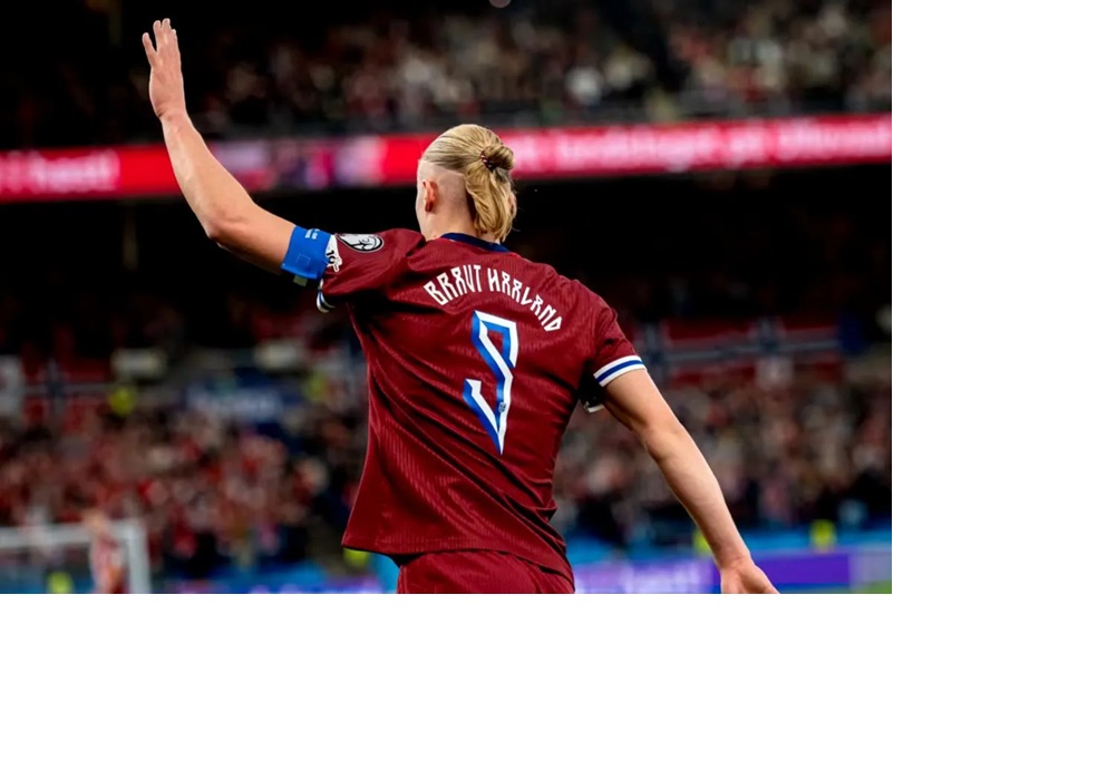 Penyerang tim nasional Norwegia Erling Haaland merayakan gol yang dicetaknya ke gawang Israel pada pertandingan Grup I Kualifikasi zona Eropa di Stadion Ullevaal, Oslo, Sabtu (11/10/2025).