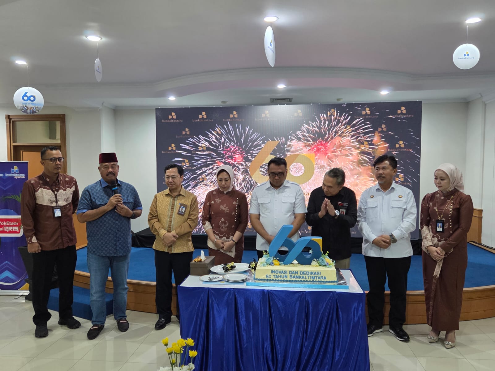 Bupati Kukar Aulia Rahman Basri menghadiri perayaan HUT ke-60 Bankaltimtara di Kantor Cabang Tenggarong (Elmo/Prokal.co)