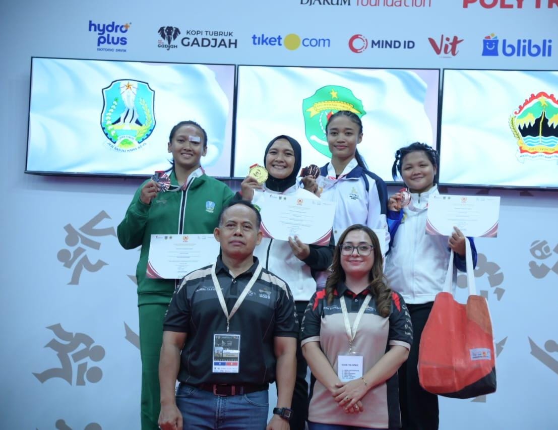 Saat pemberian medali termasuk kelada atlet Kaltim.(Ist)