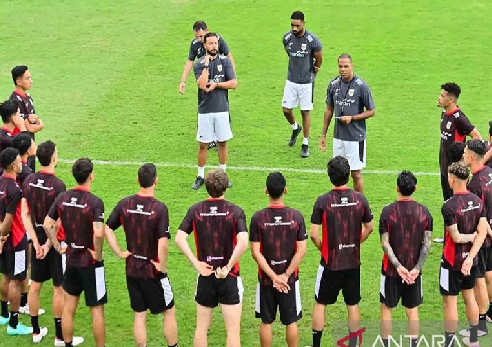 Kluivert dan timnya.