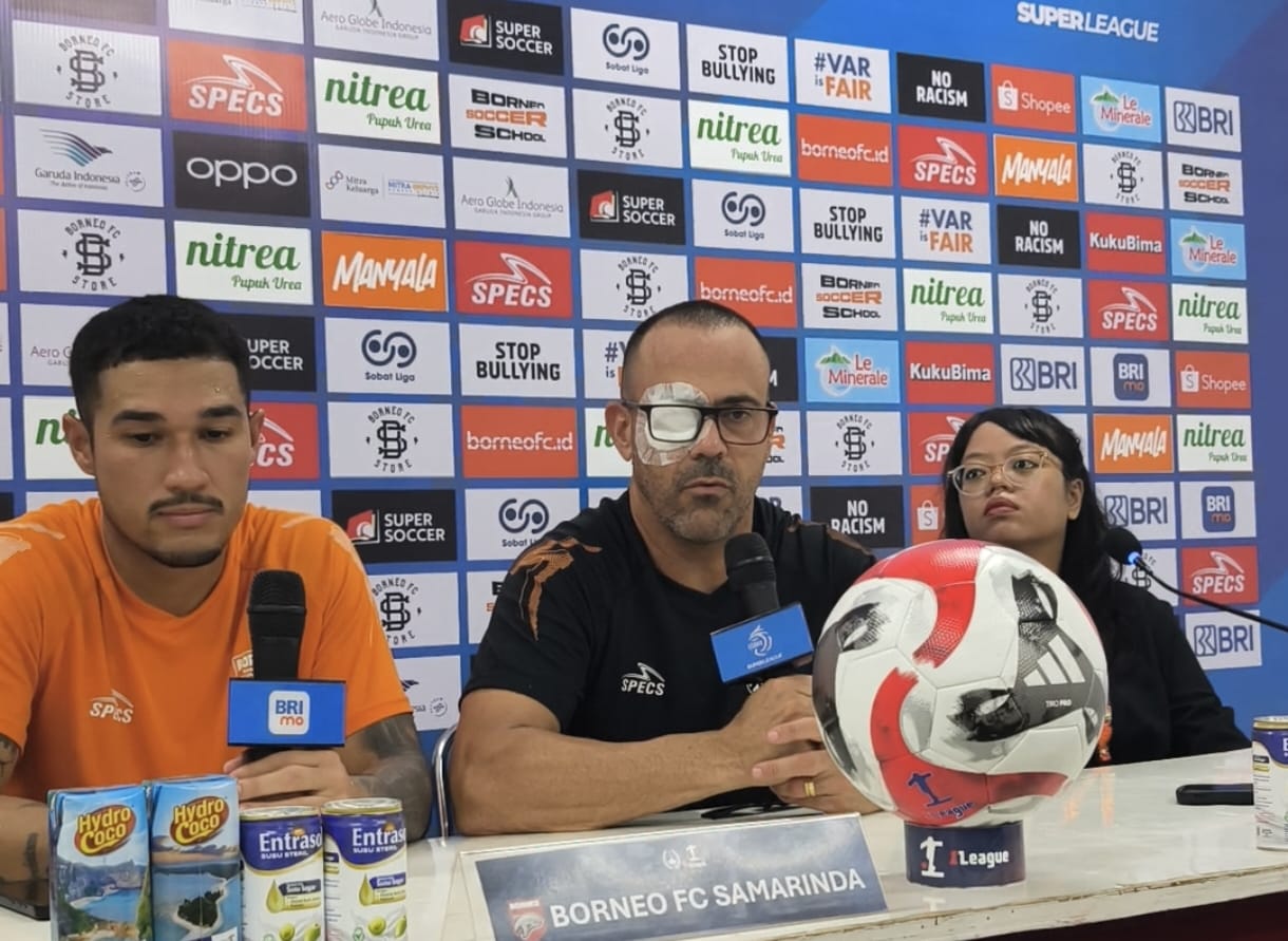 Fabio Lefundes (tengah)