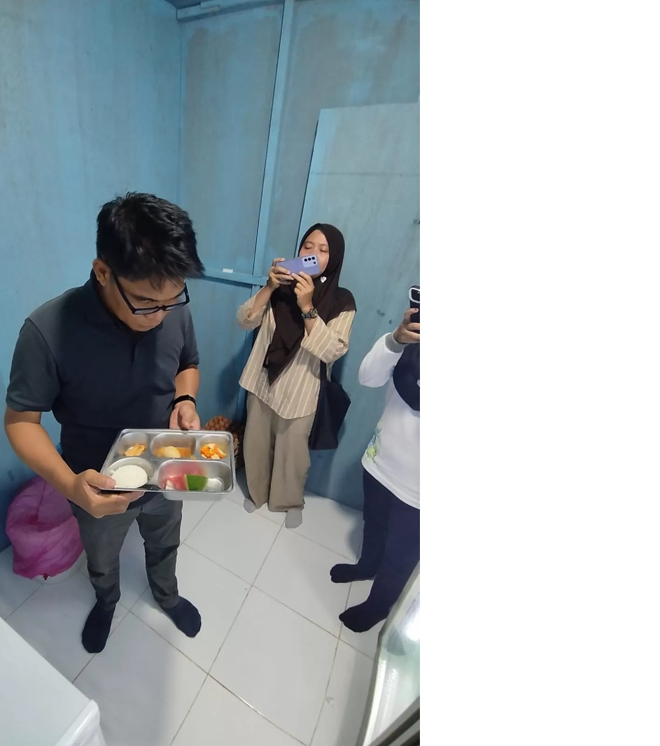 Tim Dinkes Nunukan saat melakukan pemeriksaan makanan pada dapur MBG di SPPG Sebatik. Keracunan MBG di Sebatik Disebabkan Bakteri Bacillus Cereus. FOTO:DOK RADAR TARAKAN