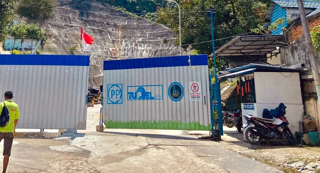 TERTUTUP. Lokasi inlet terowongan di Jalan Sultan Alimuddin. (MELI/SAPOS)