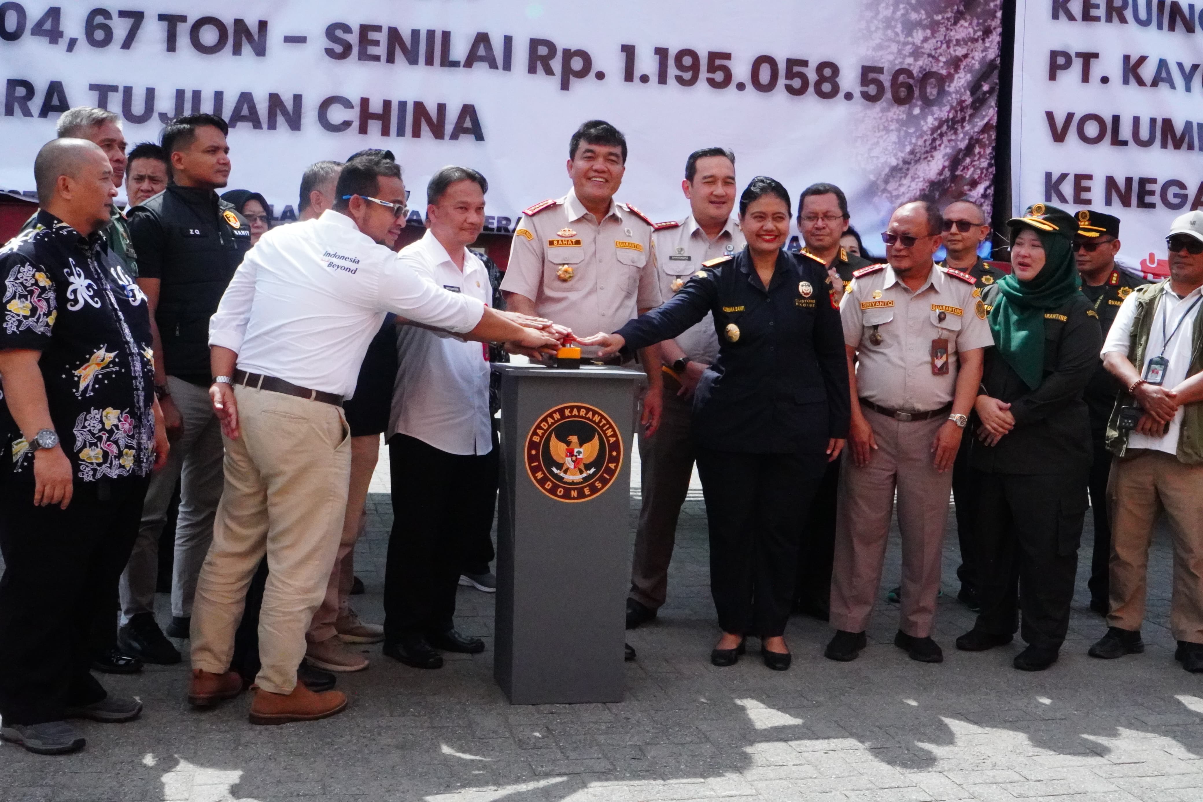 BBKHIT Kalimantan Timur memfasilitasi pelepasan ekspor tiga komoditas unggulan dengan total nilai mencapai Rp 5,4 miliar